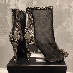LAST CHANCE 🎉 Mesh and Snake Print Heeled Booties